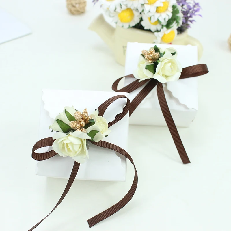 

AVEBIEN 50pcs Kraft Flower Box Simple Wedding Favors and Gifts Candy Boxes for Guests Party Decoration Chocolate Paper Gift Box