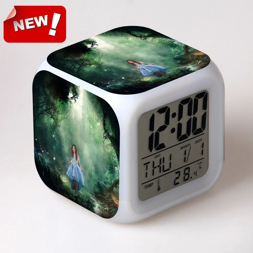 alarm clock Алиса в стране чудес через Зазеркалье Будильник Светодиодный светильник 7 цветов изменить электронный стол часы стол квадратный - Цвет: alarm clock