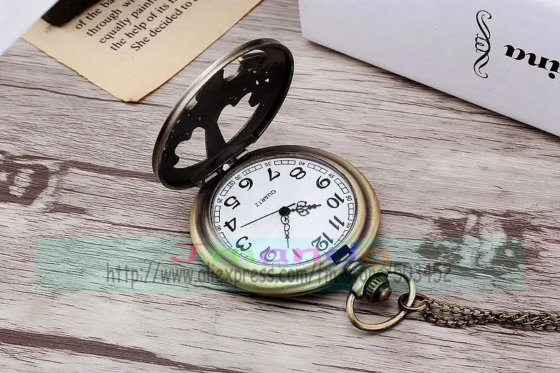 100 шт./лот летучая мышь стиль полые карманные часы ретро дизайн кварцевые