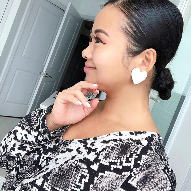 Женские серьги-гвоздики в форме сердца | Украшения и аксессуары