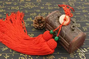 Тай Чи или кунг-фу меч кисточка боевые искусства меч кисточка красный и желтый