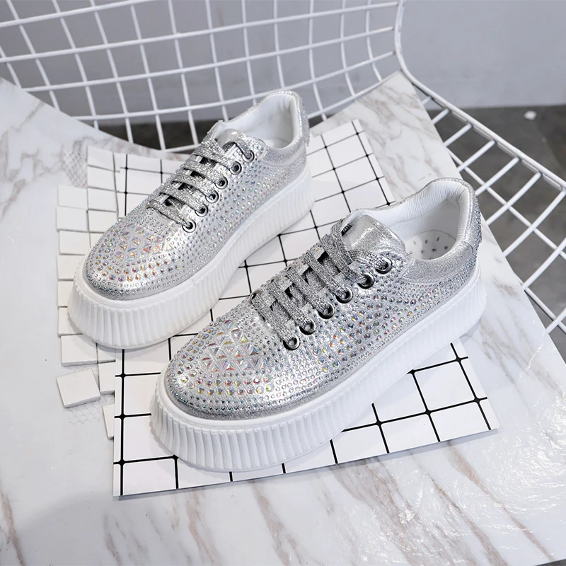 Повседневное обувь Bling Для женщин с круглым носком Zapato De Mujer украшением в виде