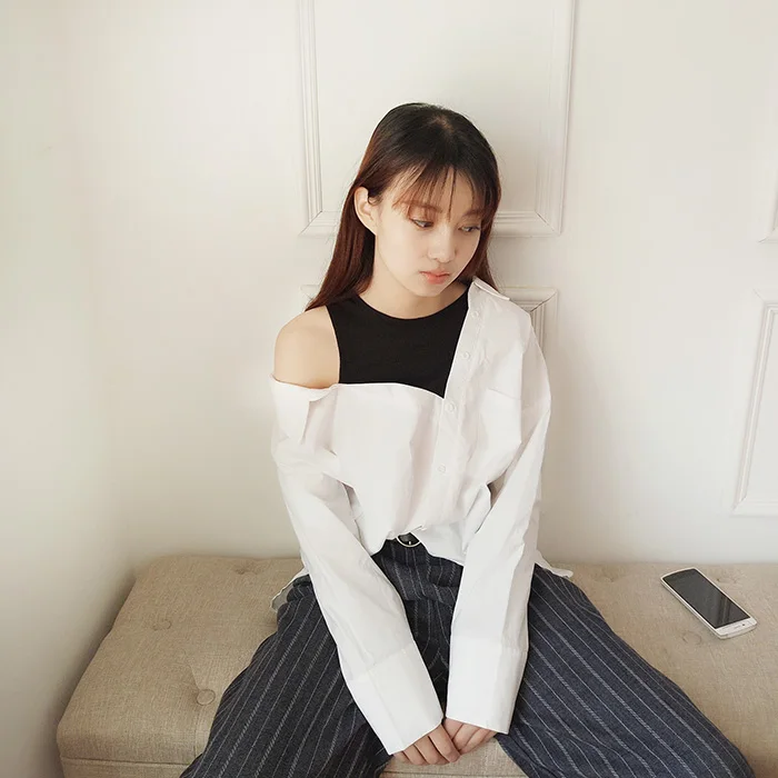 Женская свободная футболка белая универсальная короткая с длинным рукавом и