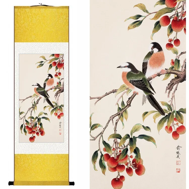 Картина на холсте в раме с изображением китайского шелкового акварельного цветка и птицы "Ориол" на фоне деревьев личи и личи.