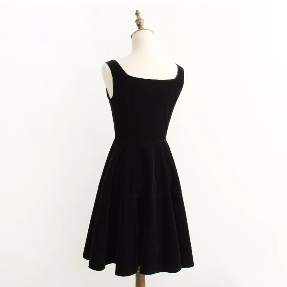 Женское бархатное платье туника без рукавов однотонное черное с квадратным