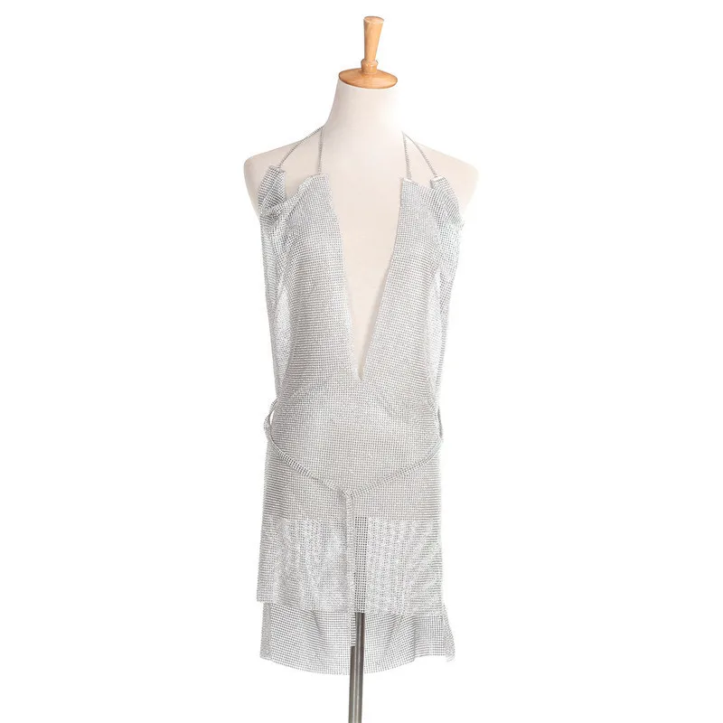 Сексуальное женское вечернее платье с цепочкой украшенное металлическими