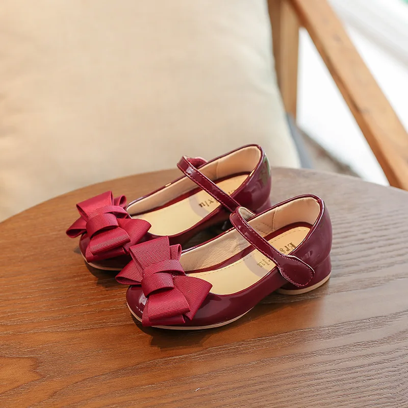 2020 Блестящие Кожаные Туфли Мэри Джейн на плоской подошве для девочек брендовые