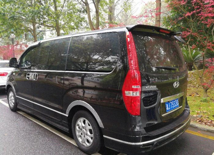 Используется для hyundai H1 спойлер со светом высокого качества ABS материал цвет