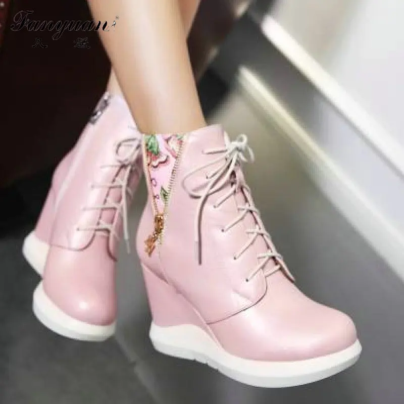 

Fanyuan Women Chinese Style Flower Ankle Boots Wedges Heels Women Winter Boots Round Toe Shoes Woman Sweet Lace up Boots