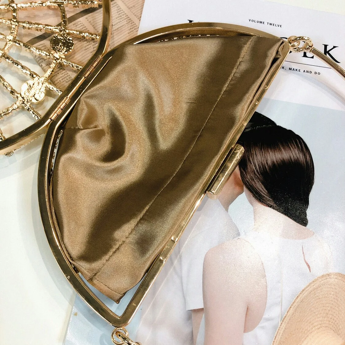 Luxury Hollow Out Pearl Handle Diamond Basket Bag Women Handbags Rhinestone Birdcage Crystal Bag Ladies Pearl Wedding Party Bags