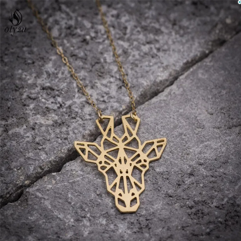 Ожерелье женское в минималистическом стиле на ключицах