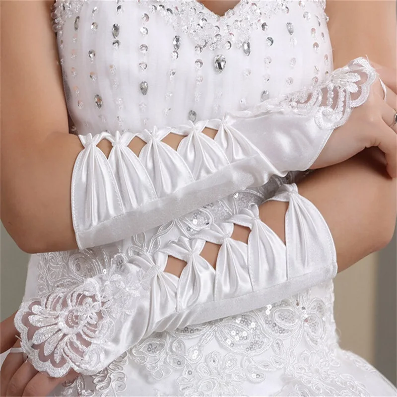 Перчатки Свадебные без пальцев с кружевной аппликацией белые/цвета слоновой