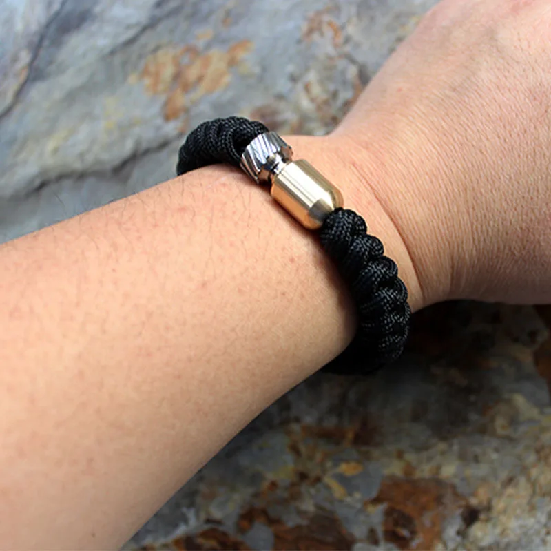 Koop 1PC Hand Geweven Paraplu Touw Weven Paracord Survival Armband Met Messing Torpedo Vorm Kraal Titanium Legering Opknoping Gesp