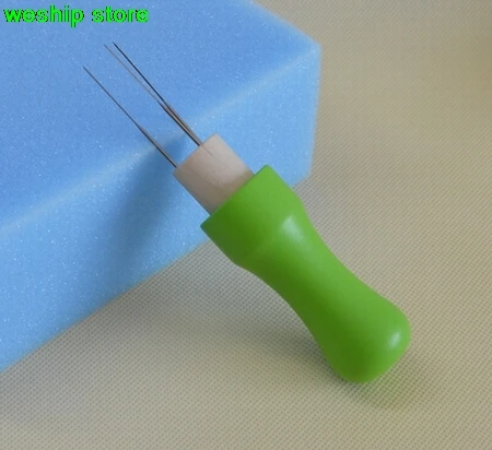

Japan Hiroshima TULIP wool felt with wooden grip for 3 needles length=8cm(without needles) (fine needle)