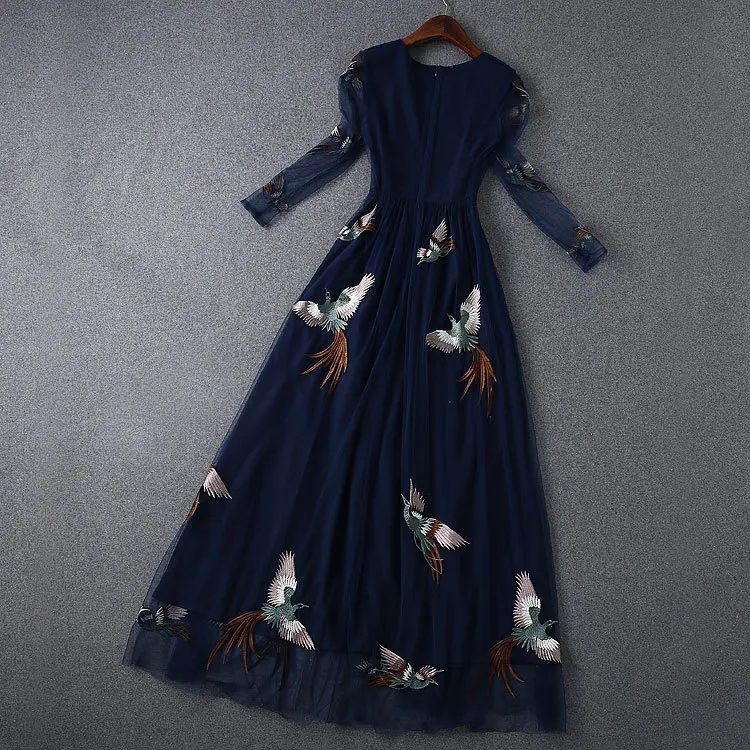Роскошное осеннее платье с длинными рукавами и вышитыми птицами темно синий цвет