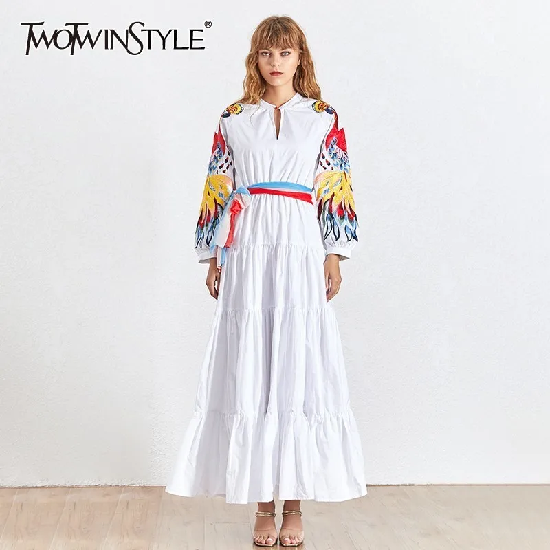 Женское Макси платье с вышивкой TWOTWINSTYLE белое Элегантное макси составного кроя