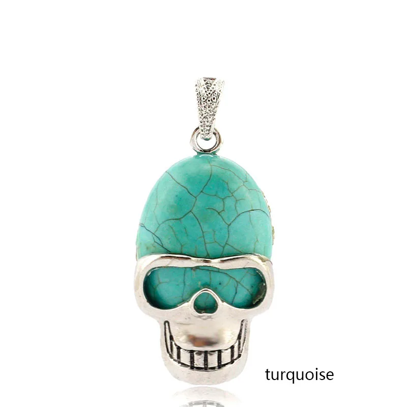 Женский кулон в виде головы черепа из натурального кварца с кристаллом |