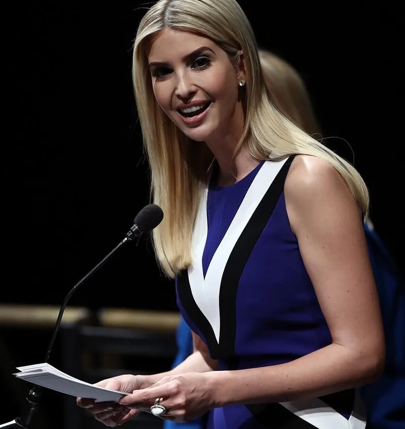 Lvanka Trump цветное платье в полоску модное дизайнерское платье-футляр без рукавов на