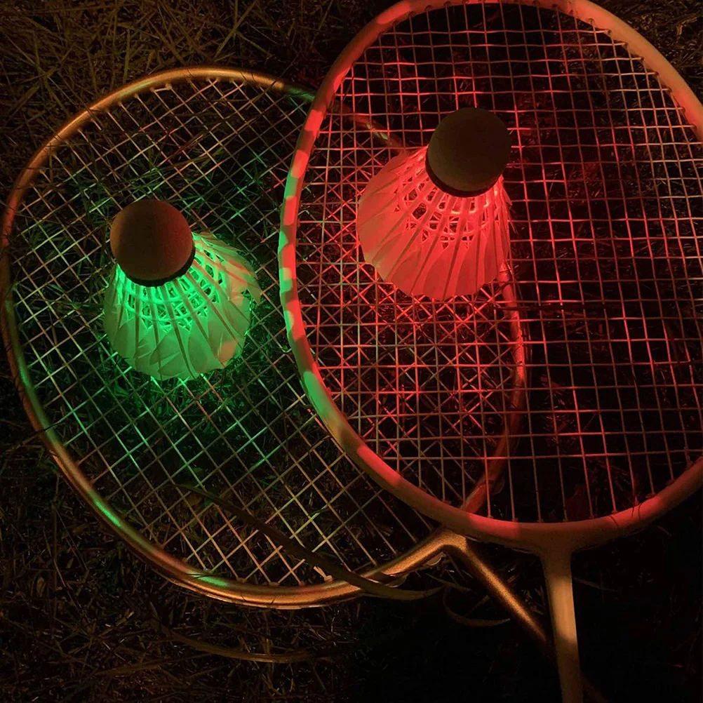 Новые 4 шт. светодиодный Красочные воланы для бадминтона шарик перо Темная ночь