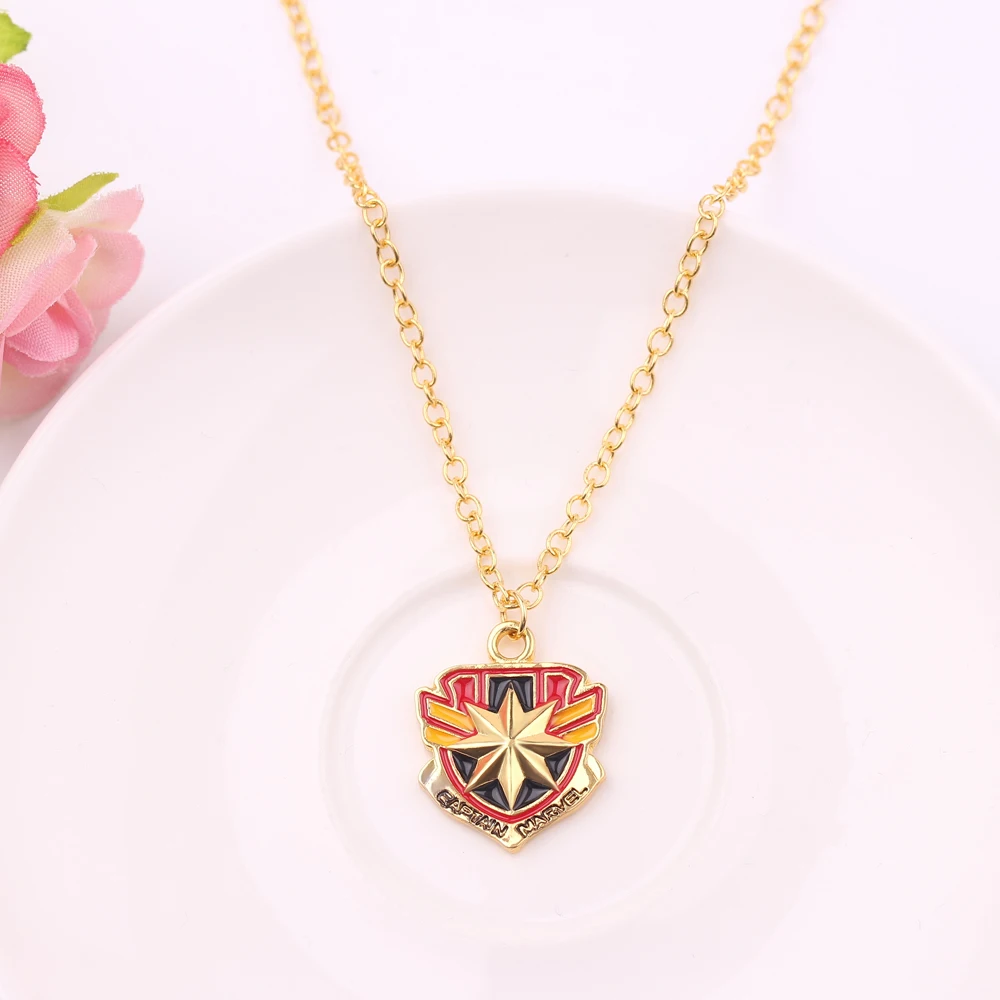 Мстители Капитан Мар Логотип Ожерелье Золотой щит с надписями капитан