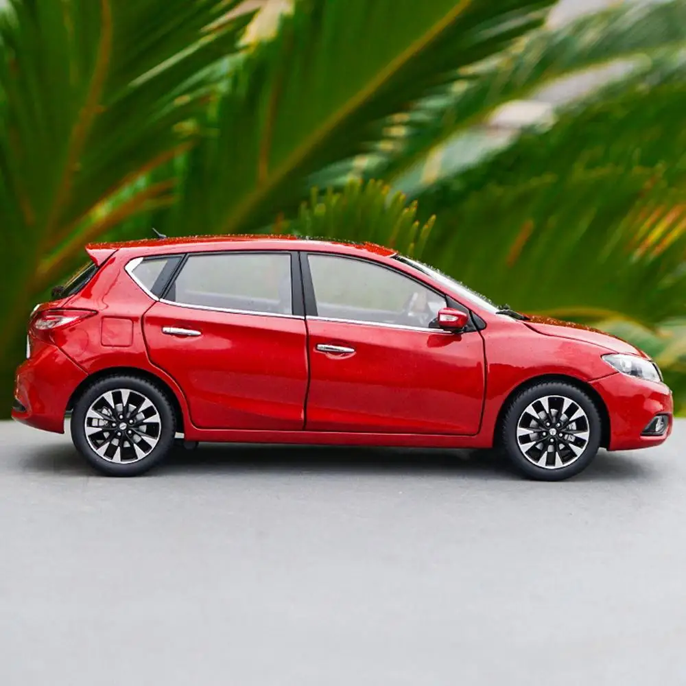 1/18 весы Nissan Tiida хэтчбек Красный литья под давлением автомобилей модельные игрушки, коллекционные