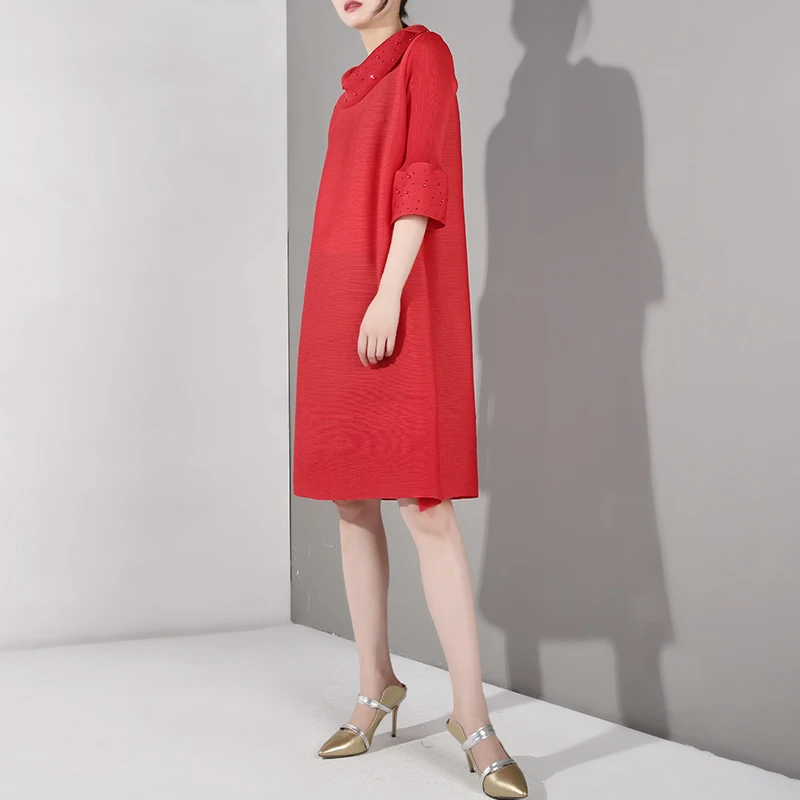 Женское платье с высоким воротом LANMREM красное плиссированное рукавом три