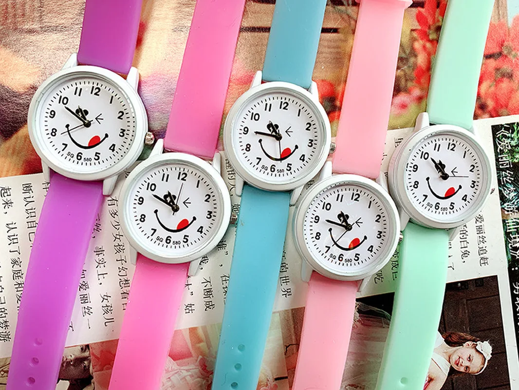 

2019 new hot mischievous smiley face children's watch luminous with cute girl quartz watch