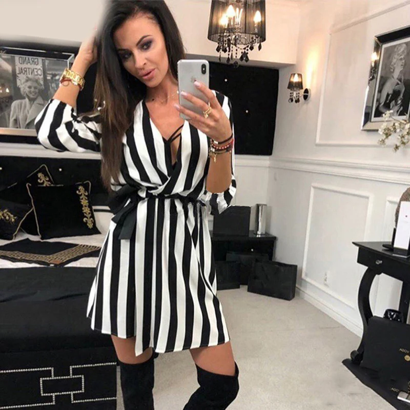 Модное летнее платье в черно белую полоску пляжная одежда повседневное