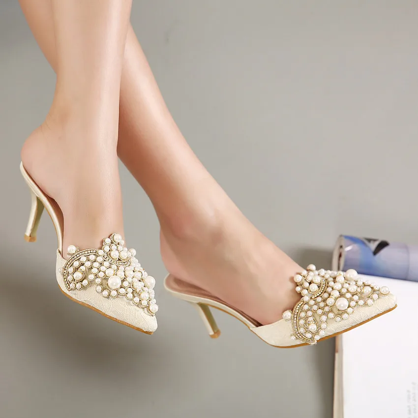 Женская элегантная обувь на высоком каблуке украшенная жемчужинами тонком с