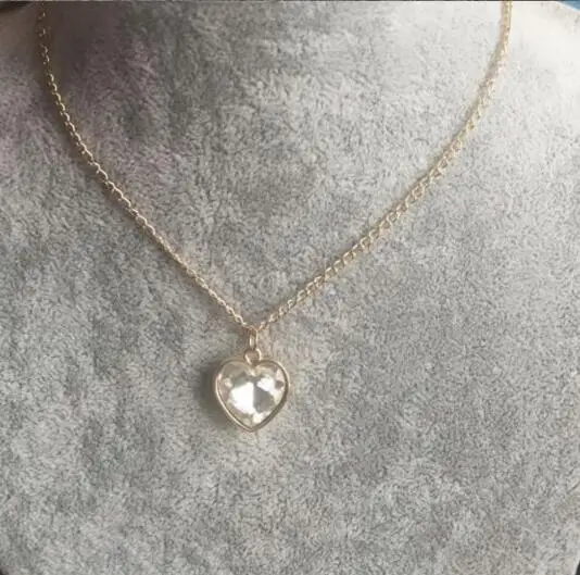 Ожерелье из черного хрусталя и белого сердца с золотом размером 0194 2018 лет 1 шт. |