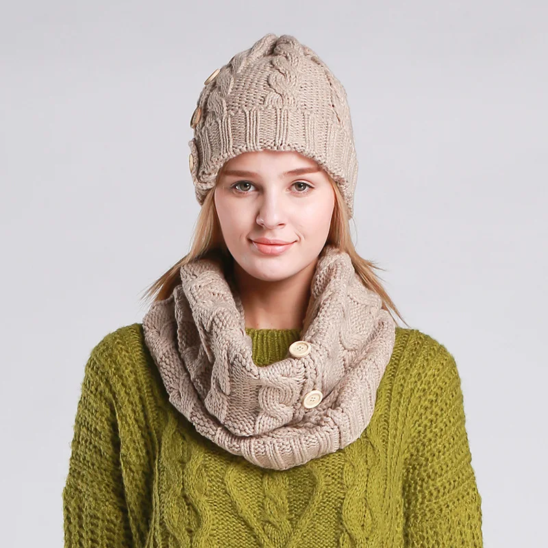 Элегантная женская вязаная шапка и шарф на пуговицах комплект из двух предметов