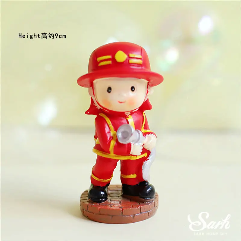 Water gun fireman Fireman Hero Decoration Water Gun Ladder Truck Cake Topper for Children's Day Kid Happy Birthday Party Supplies Baking Cute Gift - Цвет: Water gun fireman