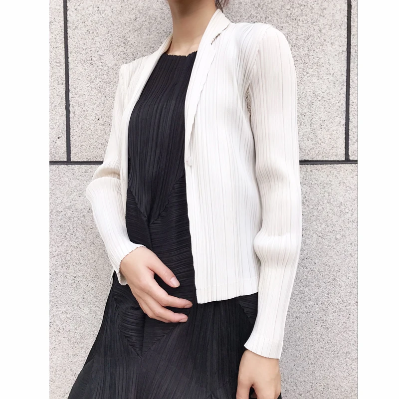 Changpleat весна осень женские короткие пальто куртка Miyak плиссированные модные однотонные с длинным рукавом тонкие на одной пуговице пальто кардиган C97
