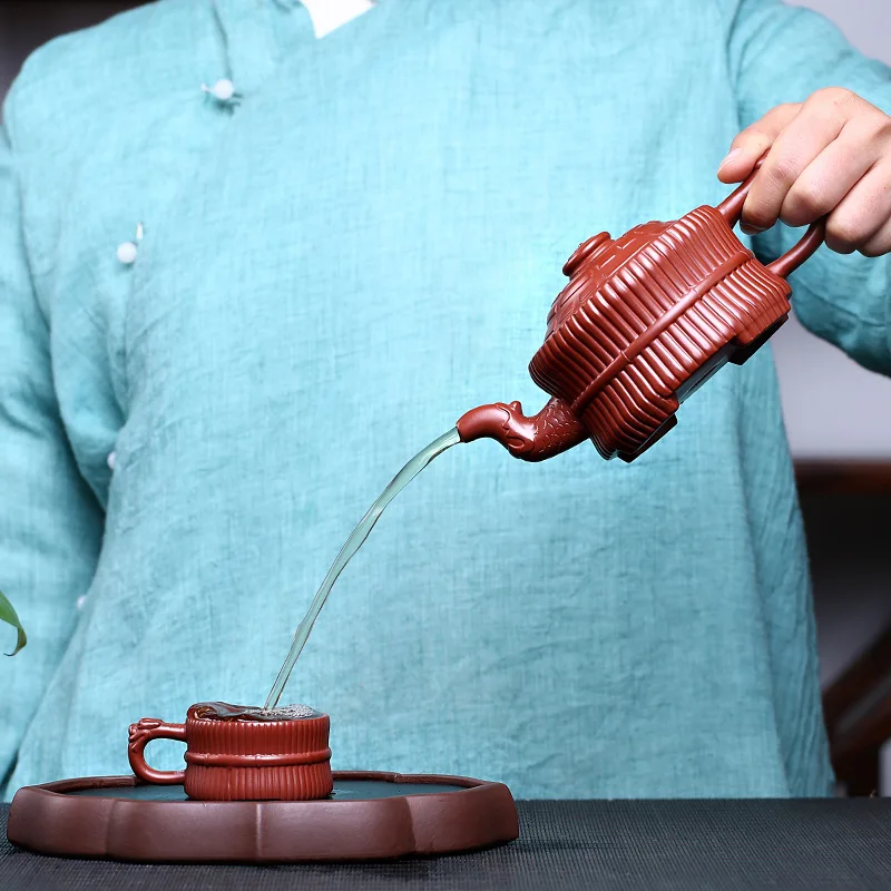 

Yixing Purply Clay Teapot Chinese Kongfu Tea Pots Raw Ore Big Red Mud Tai Chi Faucet Bundle Bamboo Pot 6 Teacups Teaware