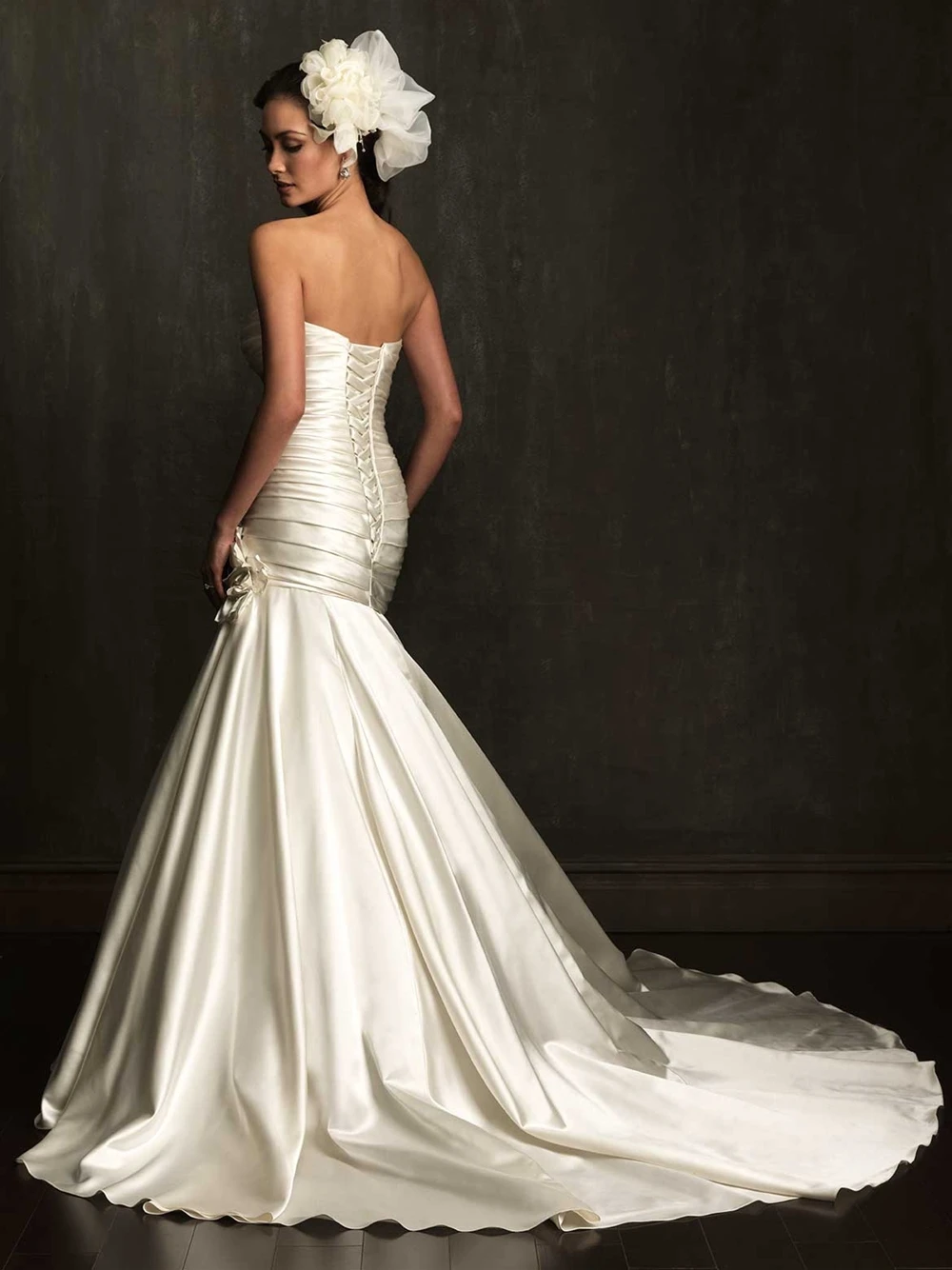 Cheap Professional Custom Made Sweetheart Strapless Pleated Beading Flower Lace Up Court Train Satin Ivory Wedding Dress|Платья подруги