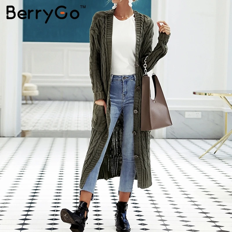 Женский Теплый кардиган BerryGo длинный вязаный с карманами белый однотонный