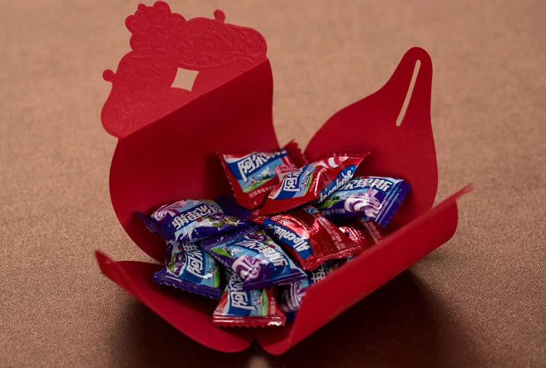 Роскошные свадебные коробочки для сувениров искусственные красные конфет