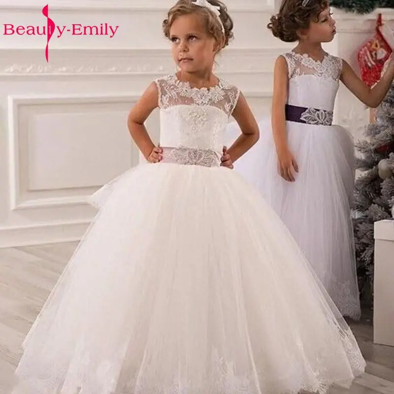 

Beauty Emily White Flower Girl Dress 2020 Lace Up Lace Appliques Ball Gown Layered Organza Wedding Party Dress for Baby Girls