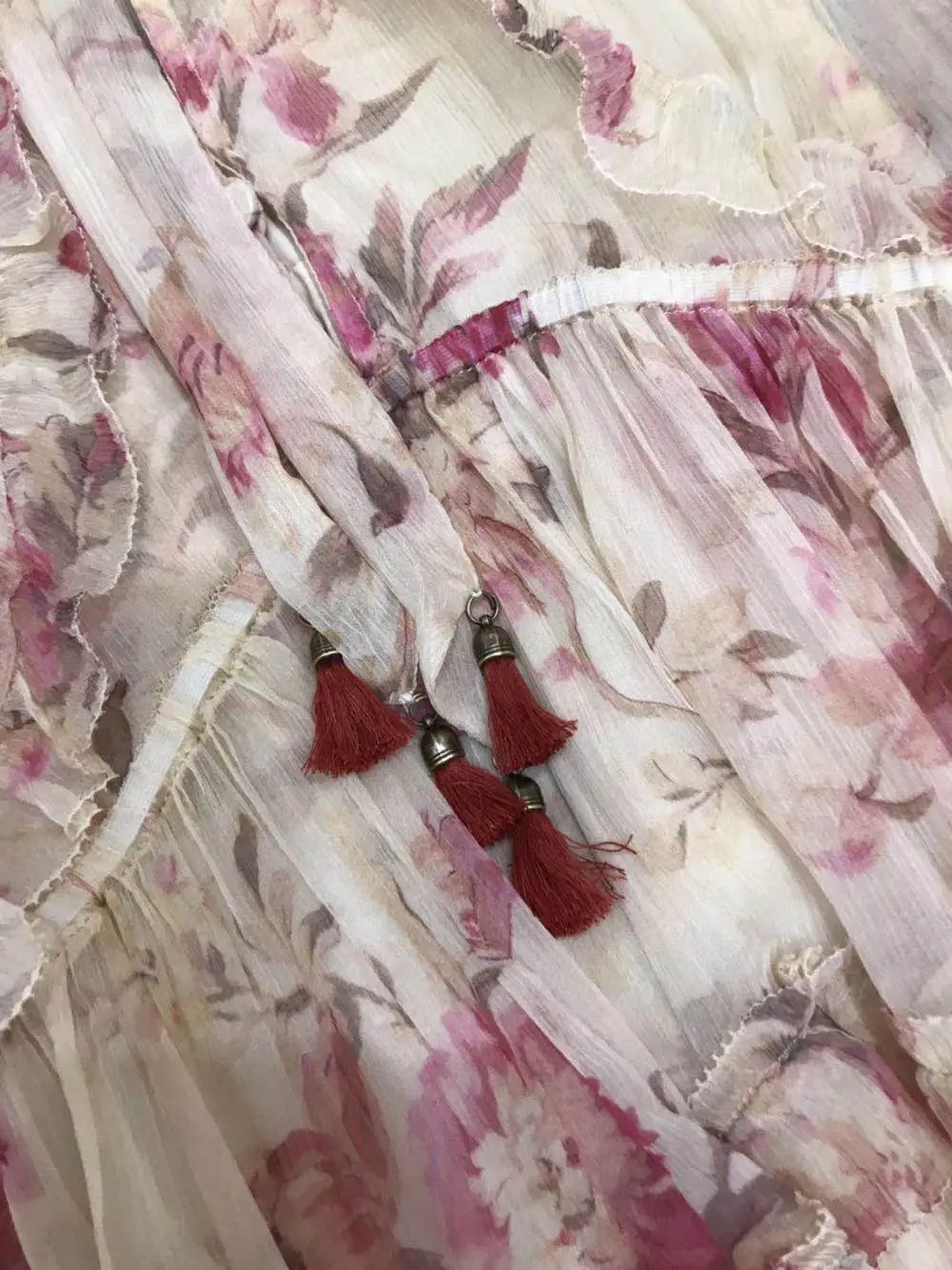 Шелк Цветочный принт Long Sleeve Tie Neck нерегулярные рюшами жабо Элегантное Длинное платье и подкладка-комбинация 2 предмета Комплект с кисточкой Красный