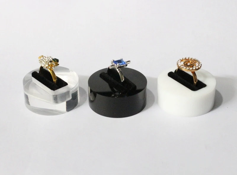

Customized Acrylic Round Ring Stand Ring Holder Ring Organizer Jewelry Display Case for Single Ring Display