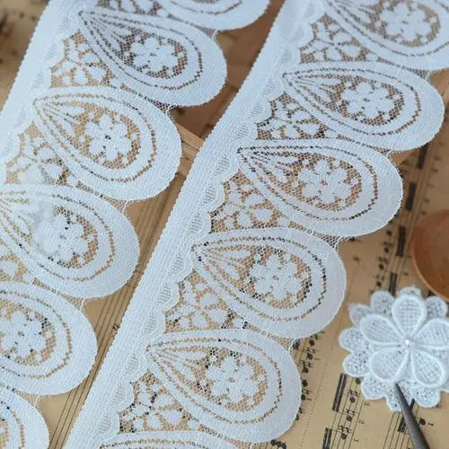 

Her dress lace Milk white Europe type restoring ancient ways lace