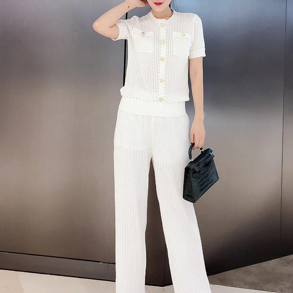 Женский трикотажный комплект из 2 предметов с короткими рукавами и золотыми