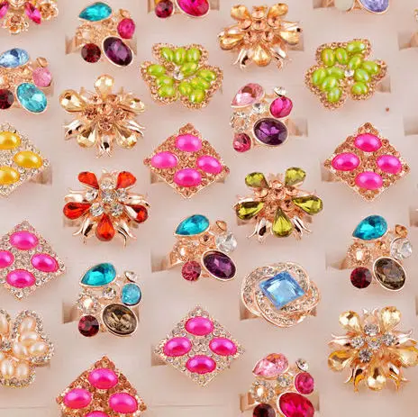 

MYDANER Wholesale Engagement Rings Mix Lot 50pcs Luxury Crystal Flower Rings Fashion Women Refinement Rings Jewelry Lots Bulks