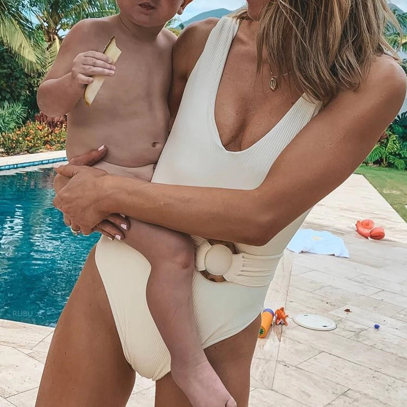 Женский купальник с v-образным вырезом белый ребристый бикини ремень для