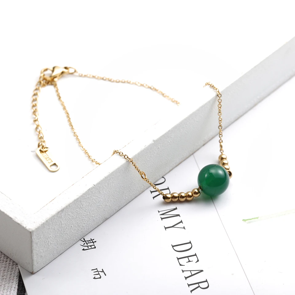 Браслет из зеленых бусин образец стильный браслет титановой стали и золота