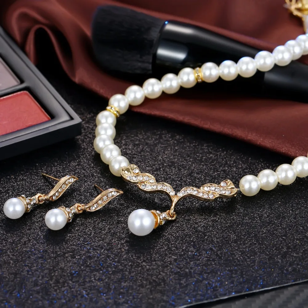 Женский ювелирный комплект из колье и серёг с кристаллами | Украшения аксессуары