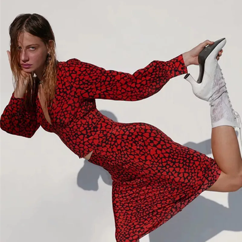 Женская рубашка с v образным вырезом и принтом в виде сердца осенняя брендовая