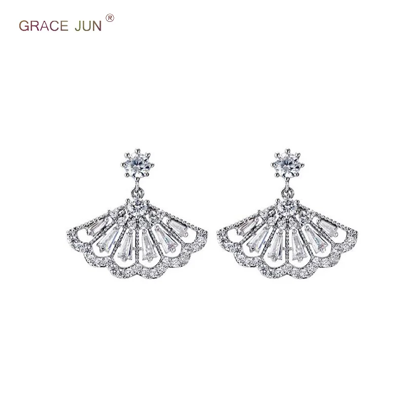 

GRACE JUN New Micro inlay AAA CZ Fan Clip on Earrings No Piercing for Women Party Wedding Cuff Earrings Gorgeous Ear Clip Bijoux