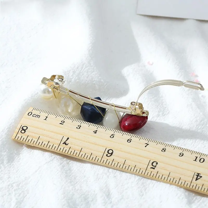 Цветная яркая акриловая заколка для волос из бисера и смолы карамельные цвета