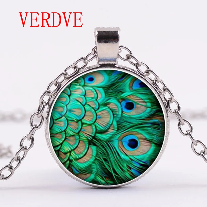 

Hot! Peacock Necklace, A Very Large Tail Covered With blue And Green Spots, Which it Can Spread Out like A Fan Necklace
